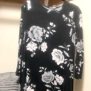 Long sleeve black and white floral comfy dress